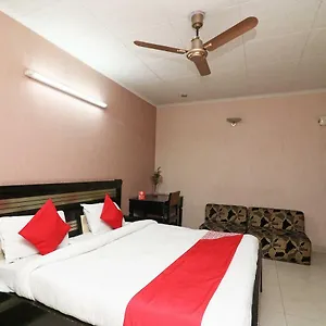 3* Hotel Oyo 24672 Bharat